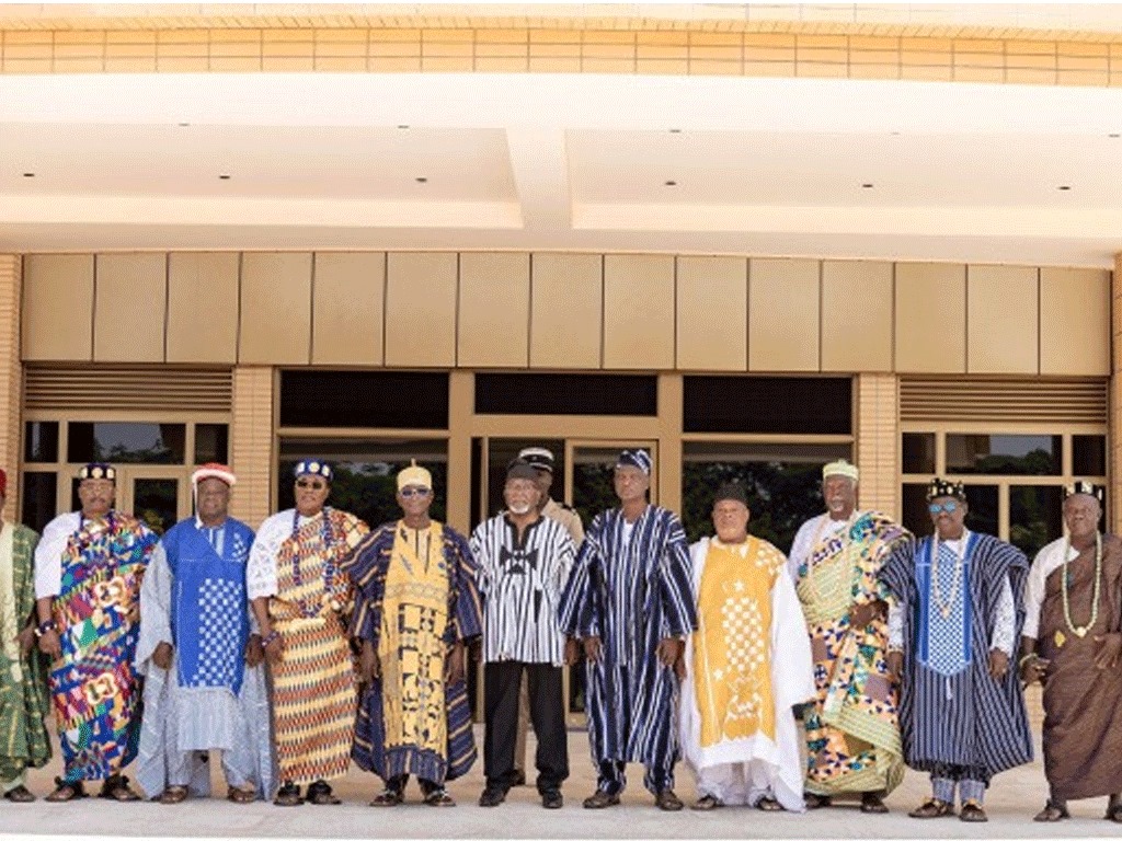 Togo: Le Président Jean-Lucien Savi de Tové reçoit les chefs traditionnels pour sa première sortie officielle