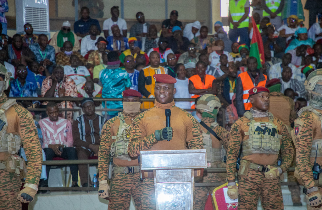Burkina Faso : Quand le style direct du Capitaine Ibrahim Traoré désarme les récits subversifs